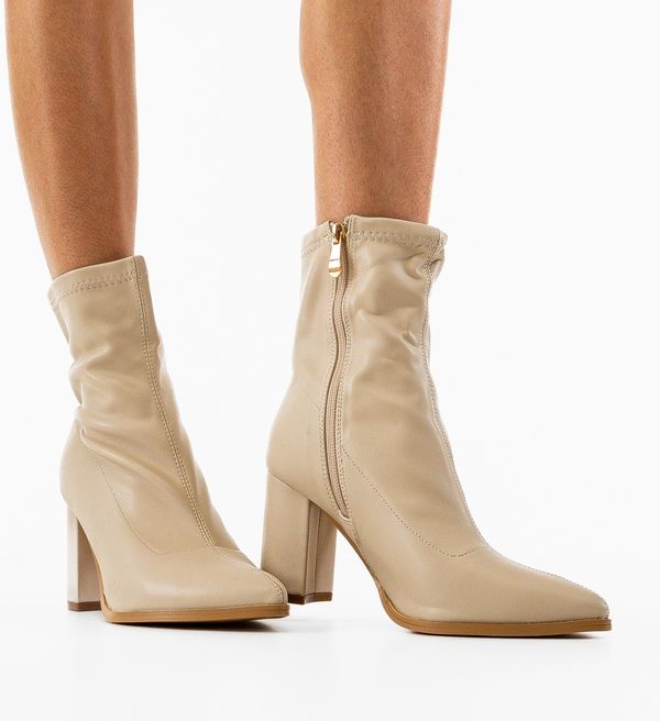 Carolie Ботини Benaj Бежов