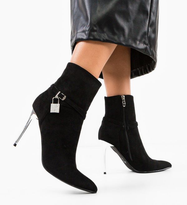 Mei Ботини Chey 2 Черни