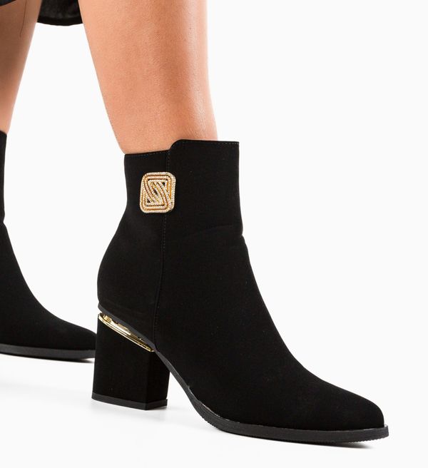 Ali Ботини Chris Черни