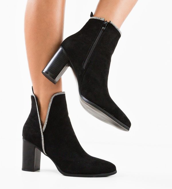 Ali Ботини Christe Черни