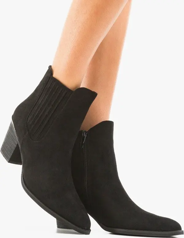 Ali Ботини Delgado Черни