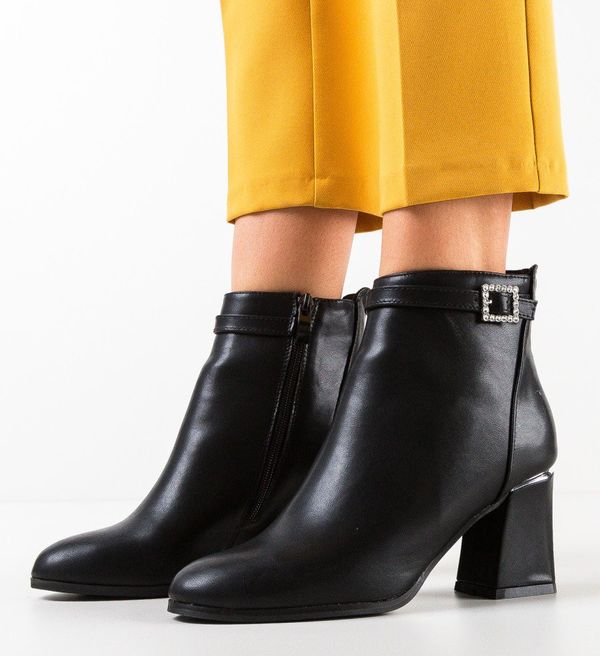 Hebe Ботини Esa Черни