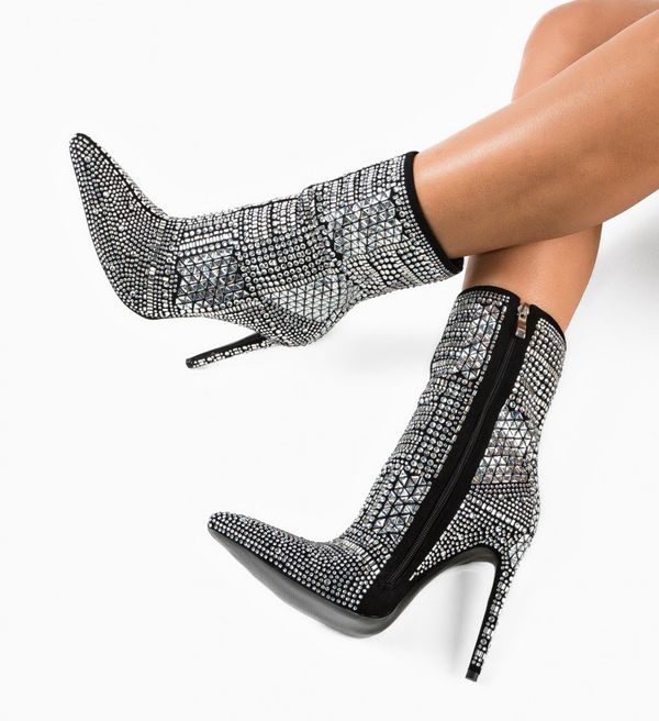 Ali Ботини Field Черни