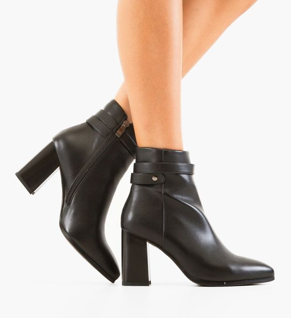 Angel Blue Ботини Forag Черни