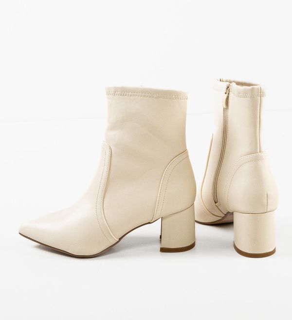 Mei Ботини Freihild Бежов