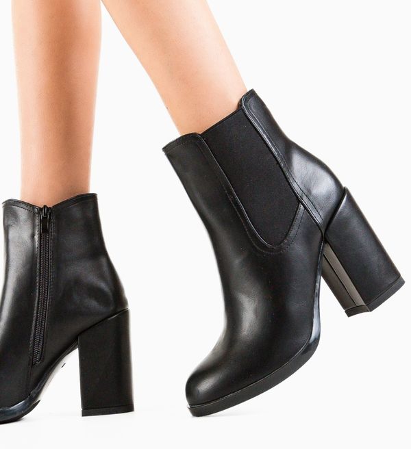 Ali Ботини Frost Черни