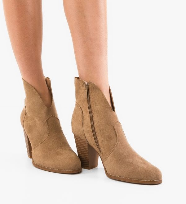 Ali Ботини Grace Бежов