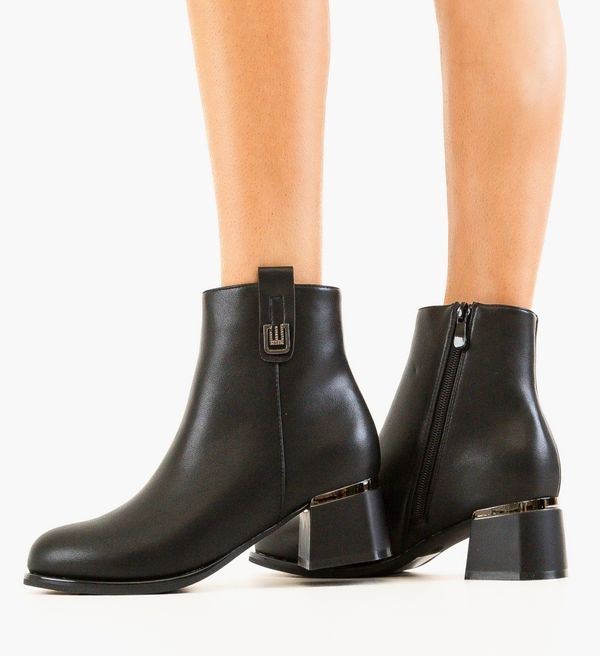 Mei Ботини Hroga Черни