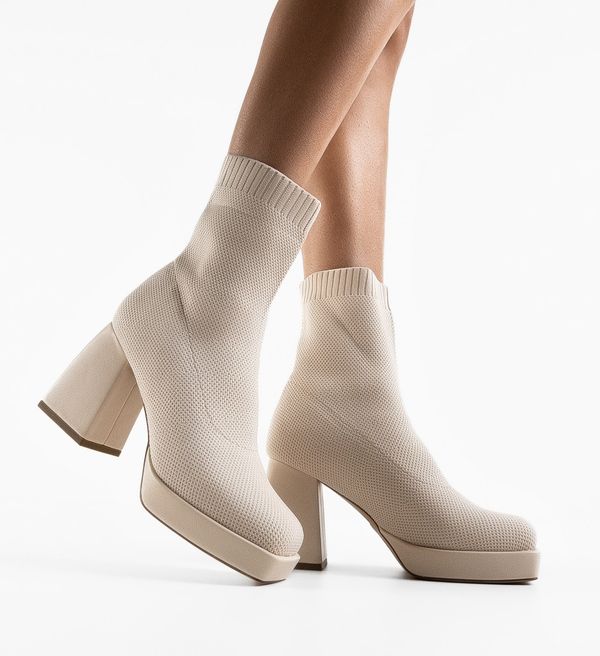 Ali Ботини Julie Бежов