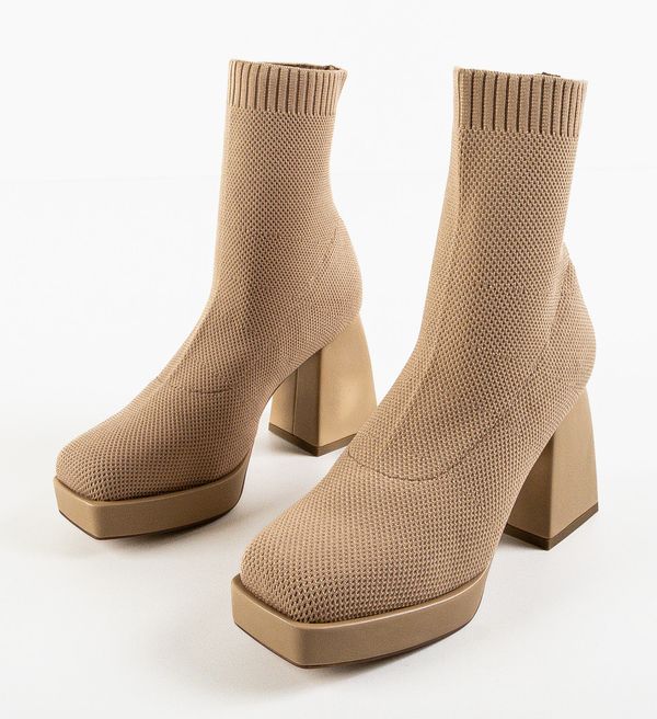 Ali Ботини Julie Каки