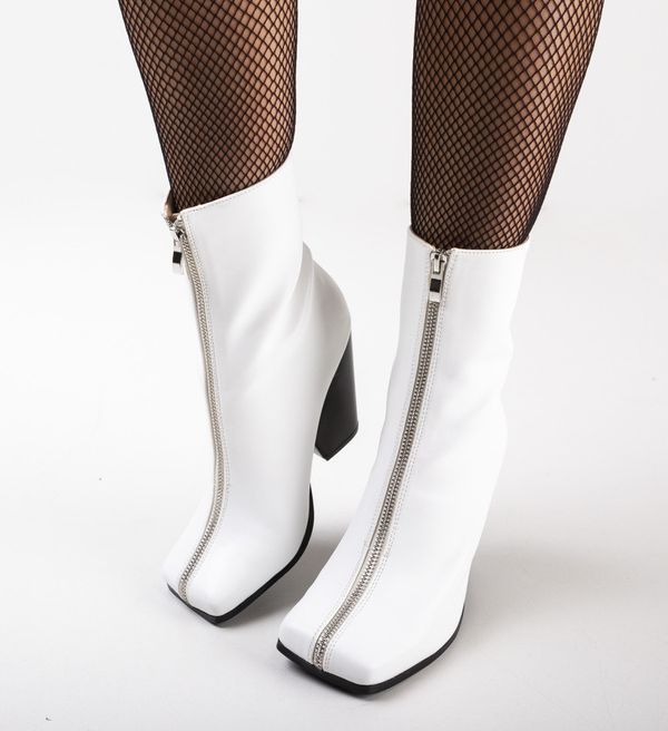 Ali Ботини Laila Бели