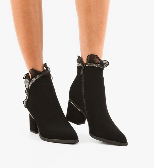 Ali Ботини Levine Черни