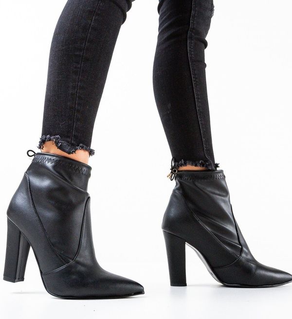 Udobni Ботини Medy Черни