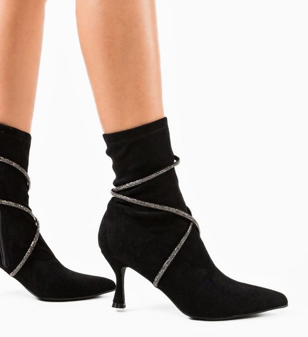 Ali Ботини Naomi Черни