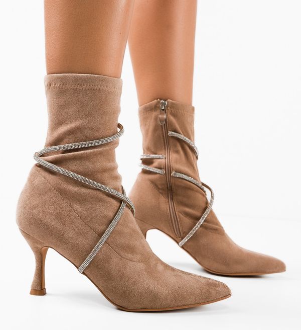 Ali Ботини Naomi Каки