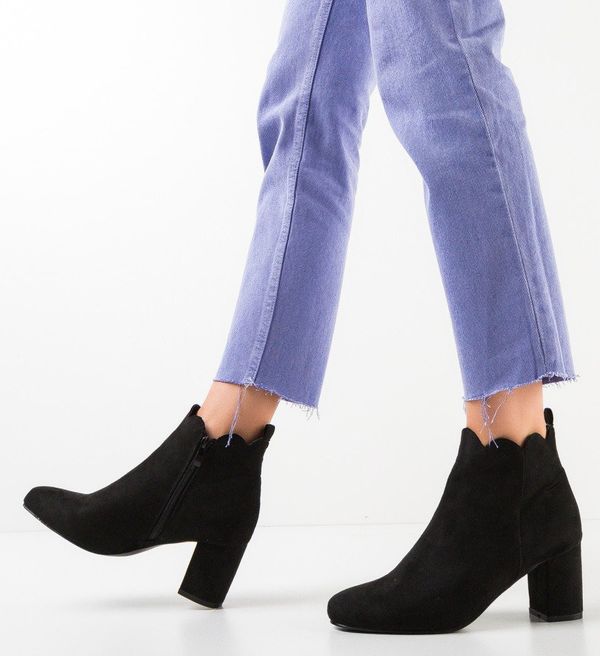 Botinelli Ботини Navarro Черни