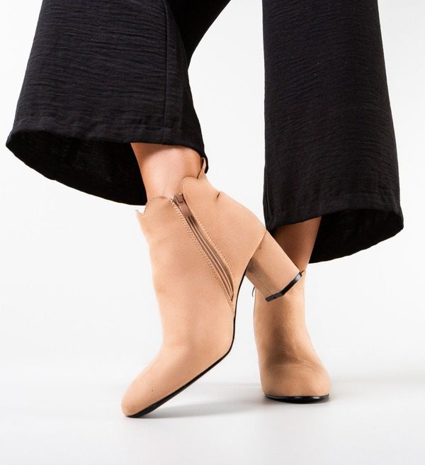 Botinelli Ботини Navarro Каки