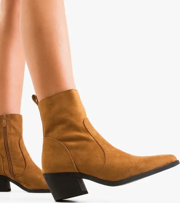 Ali Ботини Rhiann Камел