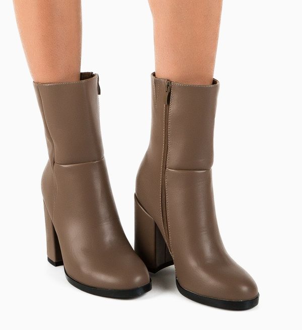 Ali Ботини Tshepo Каки