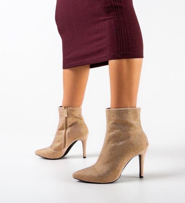 Botinelli Ботини Von Бежов