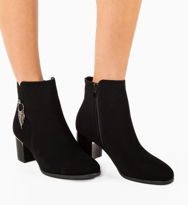 Ali Ботини Willia Черни