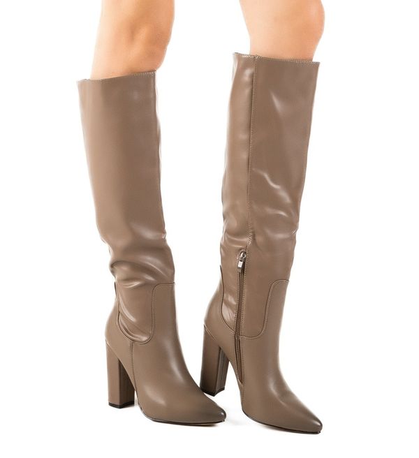 Ali Ботуши Ese Каки