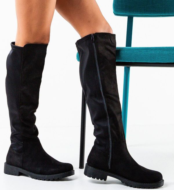 Ali Ботуши Gus Черни