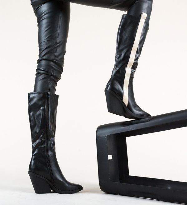 Ali Ботуши Hays