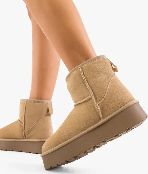 Carolie Ботуши Kami Бежов