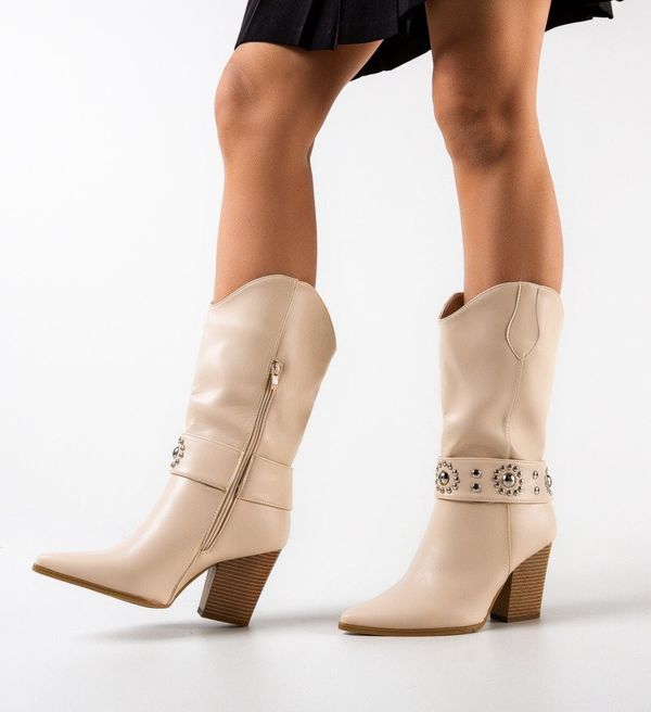 Ali Ботуши Latoya Бежов