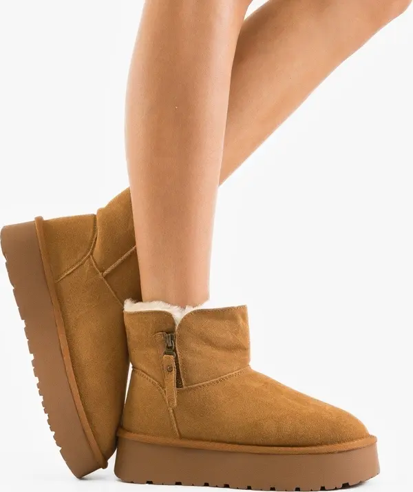 Carolie Ботуши Nayna Камел