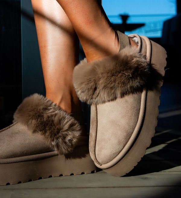 Ali Ботуши Sloan Каки