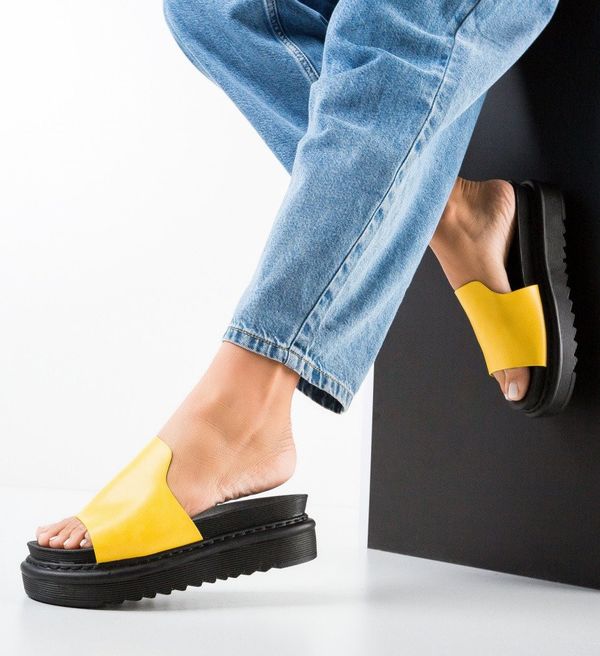 Hebe Чехли Bryson Жълти