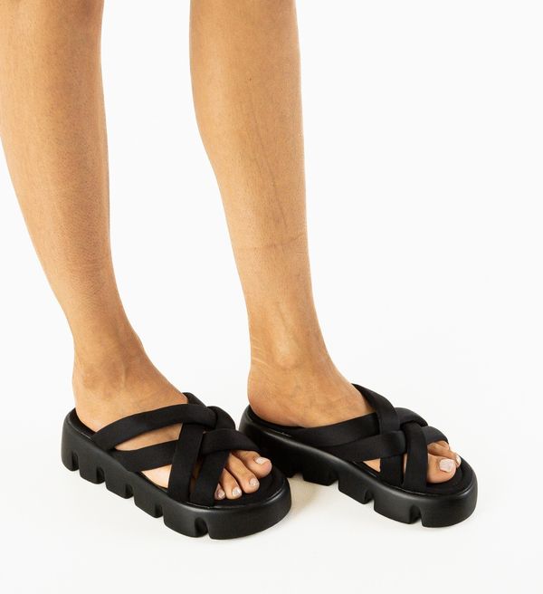 Mei Чехли Holt Черни