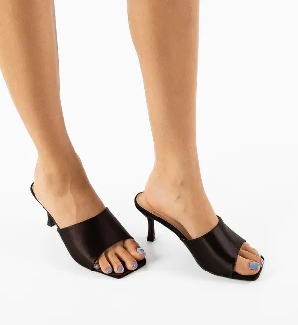 Ali Чехли на ток Tiia Черни