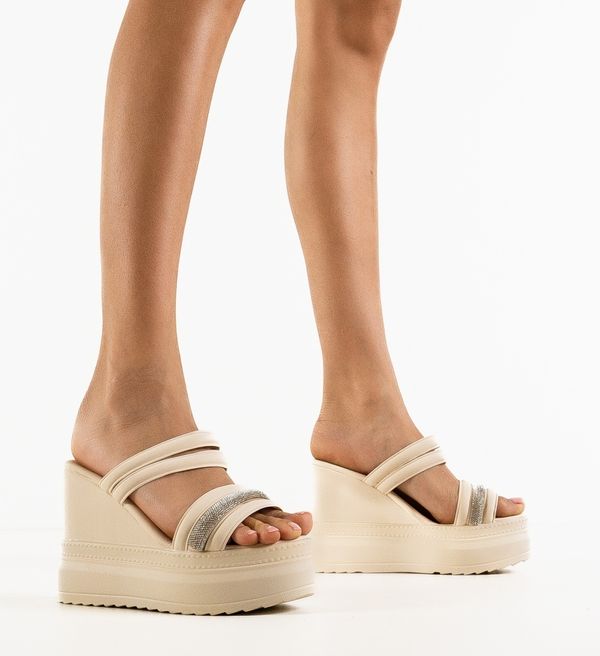 Mei Чехли Pougly Бежов