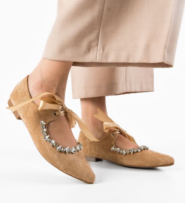 Cristina Ежедневни Mesta Камел