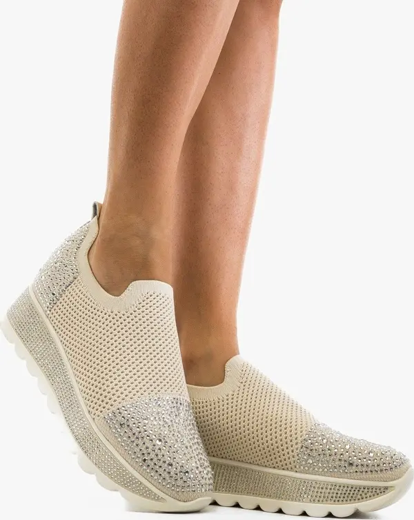 Mei Ежедневни Sportif Бежов