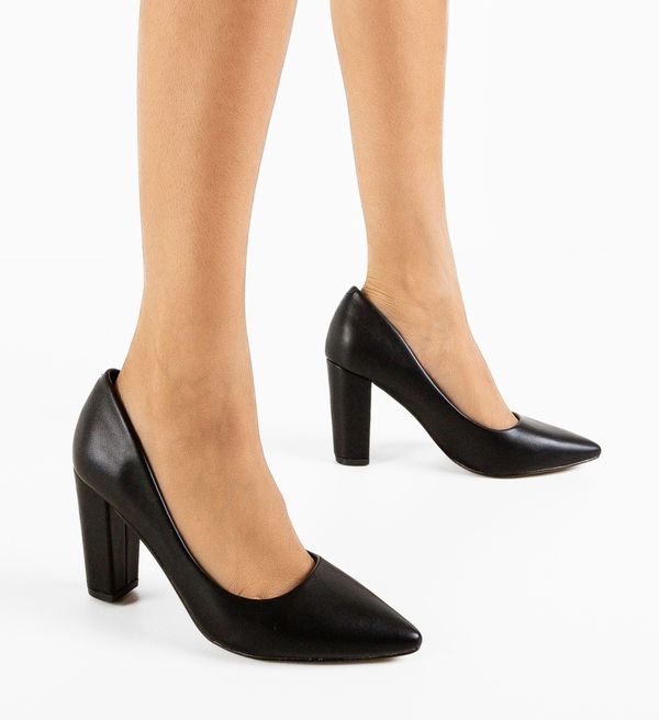 Tony Обувки Adisa Черни