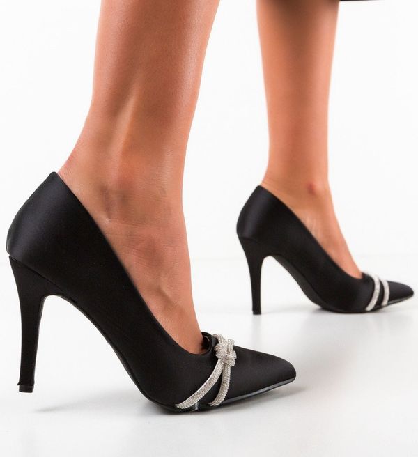 Carolie Обувки Auzo Черни