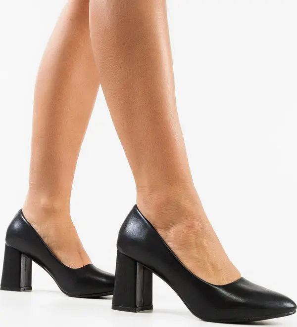 Carolie Обувки Bright Черни