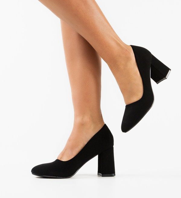 Carolie Обувки Bright Черни