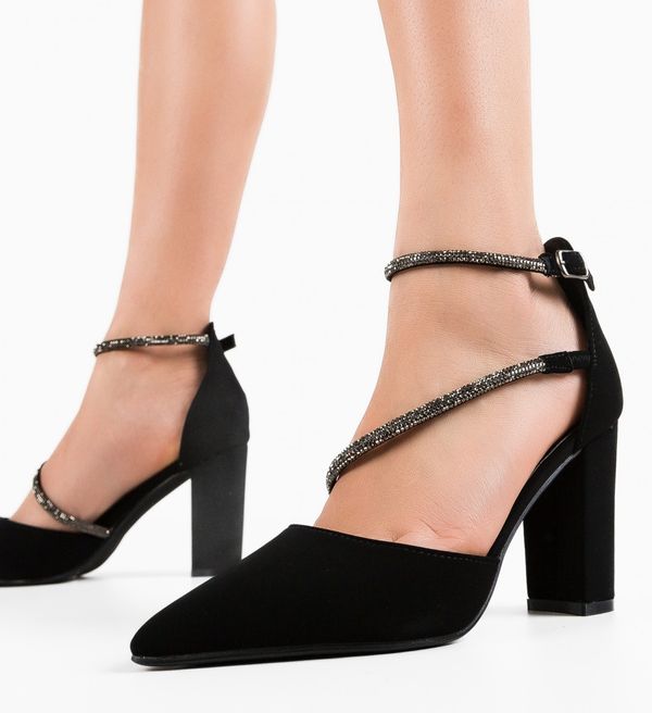 Carolie Обувки Bryan Черни