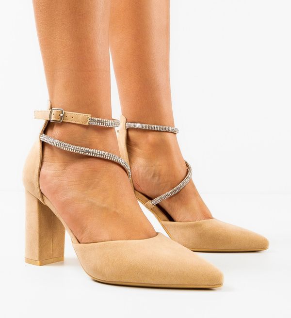 Hebe Обувки Chuks Бежов