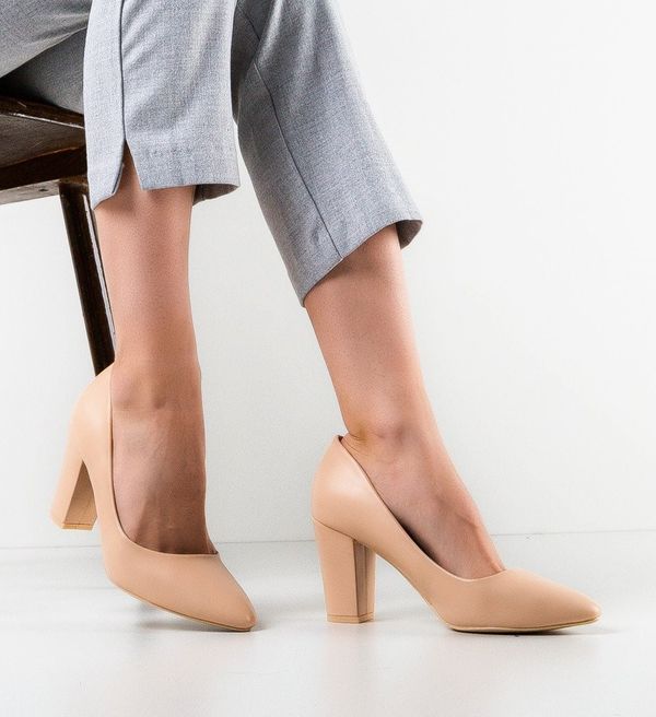 Hebe Обувки Currie Бежов