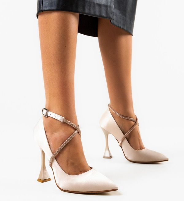 Wow Shoes Обувки Cynep Бежов