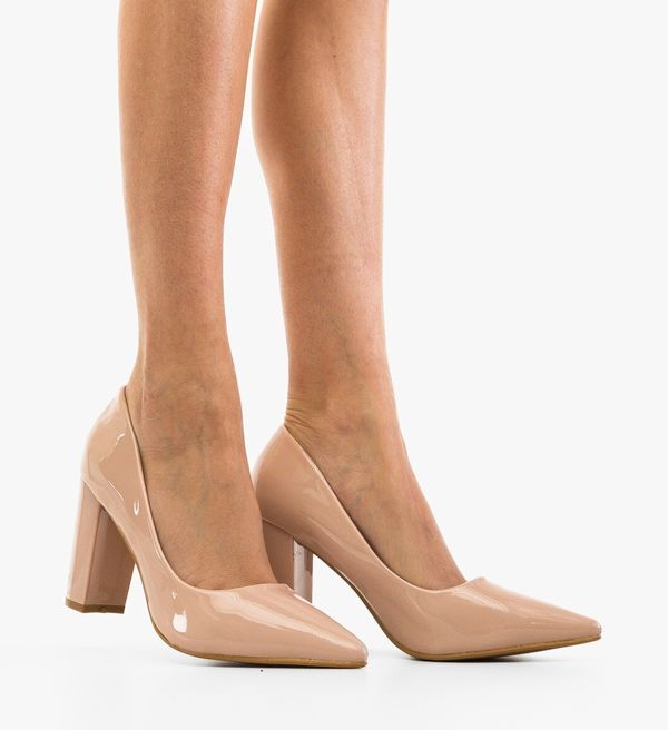 Carolie Обувки Faisal Нуд