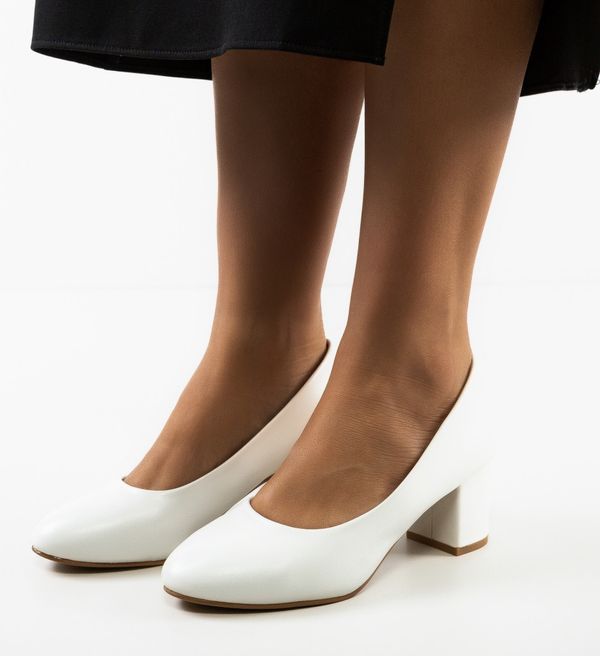 Carolie Обувки Izaak Бели