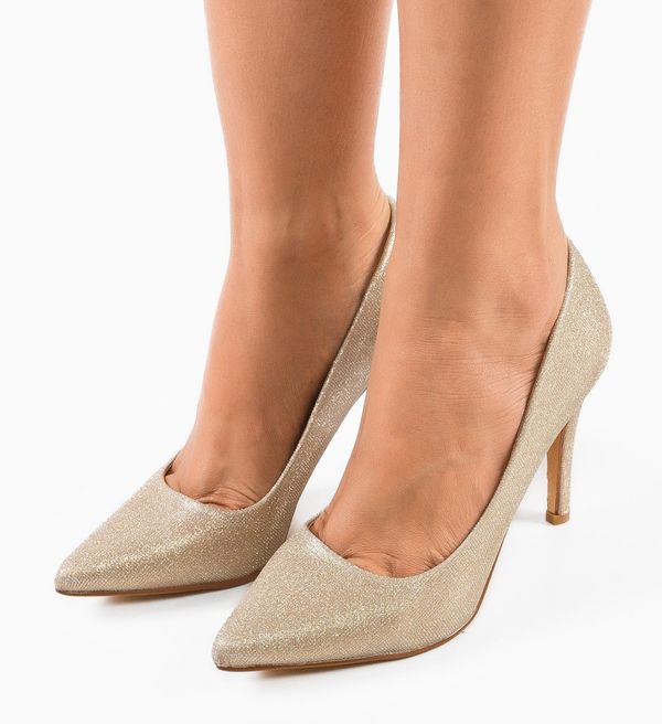 Carolie Обувки Jeremiah Златни