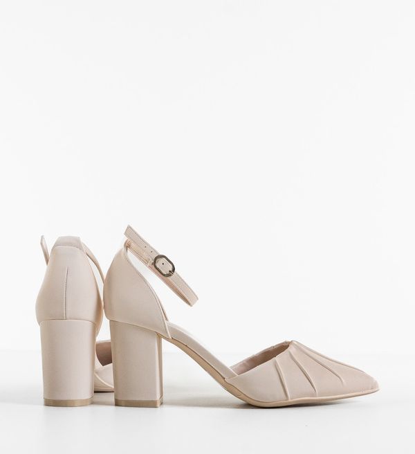 Mei Обувки Karin Бежов